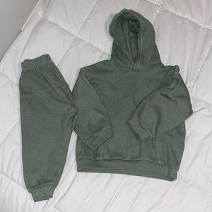 Zara 3/4. Olive Green sweatsuit. Worn 3X!